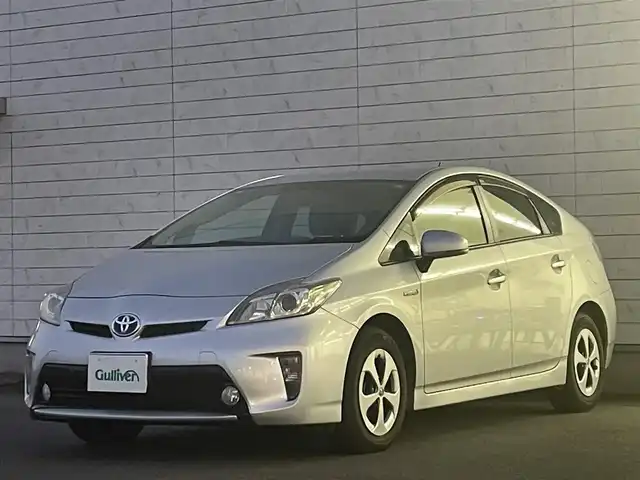 トヨタ プリウス S 群馬県 2015(平27)年 11.7万km シルバーM ワンオーナー/純正SDナビ　NSZT-W64/　(CD DVD Bluetooth SD DS AM FM）/バックカメラ/ビルトインETC/AC100V/HIDヘッドライト/オートライト/アイドリングストップ/電動格納ウィンカーミラー/ステアリングスイッチ/純正フロアマット/純正ドアバイザー/取扱説明書/保証書/スペアキー