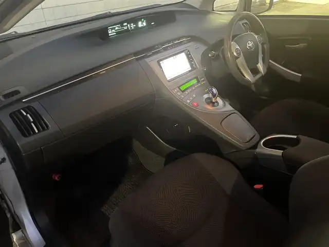 トヨタ プリウス S 群馬県 2015(平27)年 11.7万km シルバーM ワンオーナー/純正SDナビ　NSZT-W64/　(CD DVD Bluetooth SD DS AM FM）/バックカメラ/ビルトインETC/AC100V/HIDヘッドライト/オートライト/アイドリングストップ/電動格納ウィンカーミラー/ステアリングスイッチ/純正フロアマット/純正ドアバイザー/取扱説明書/保証書/スペアキー