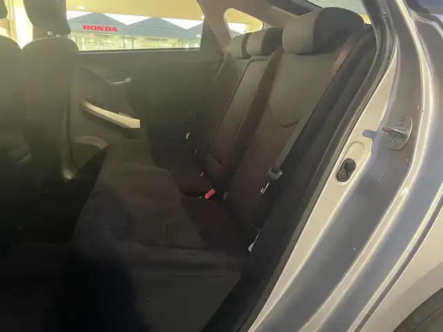 トヨタ プリウス S 群馬県 2015(平27)年 11.7万km シルバーM ワンオーナー/純正SDナビ　NSZT-W64/　(CD DVD Bluetooth SD DS AM FM）/バックカメラ/ビルトインETC/AC100V/HIDヘッドライト/オートライト/アイドリングストップ/電動格納ウィンカーミラー/ステアリングスイッチ/純正フロアマット/純正ドアバイザー/取扱説明書/保証書/スペアキー