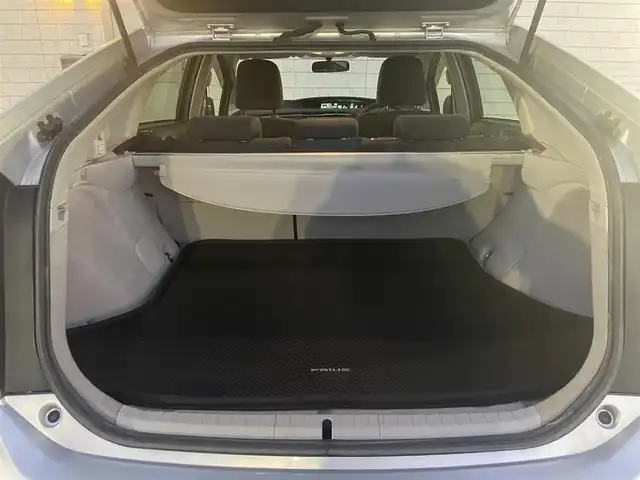 トヨタ プリウス S 群馬県 2015(平27)年 11.7万km シルバーM ワンオーナー/純正SDナビ　NSZT-W64/　(CD DVD Bluetooth SD DS AM FM）/バックカメラ/ビルトインETC/AC100V/HIDヘッドライト/オートライト/アイドリングストップ/電動格納ウィンカーミラー/ステアリングスイッチ/純正フロアマット/純正ドアバイザー/取扱説明書/保証書/スペアキー