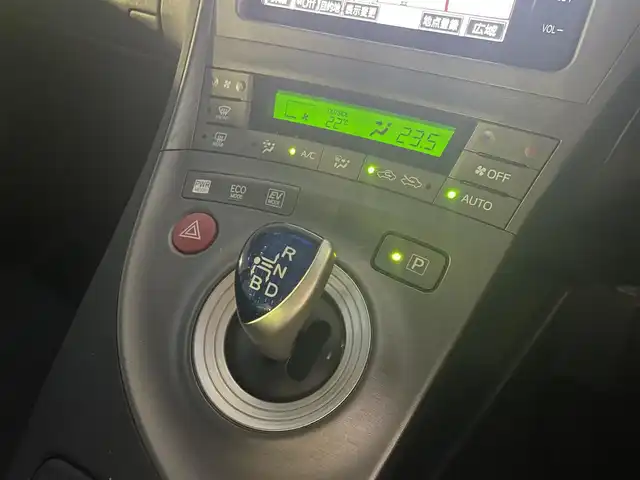 トヨタ プリウス S 群馬県 2015(平27)年 11.7万km シルバーM ワンオーナー/純正SDナビ　NSZT-W64/　(CD DVD Bluetooth SD DS AM FM）/バックカメラ/ビルトインETC/AC100V/HIDヘッドライト/オートライト/アイドリングストップ/電動格納ウィンカーミラー/ステアリングスイッチ/純正フロアマット/純正ドアバイザー/取扱説明書/保証書/スペアキー