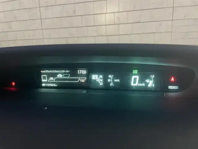 トヨタ プリウス S 群馬県 2015(平27)年 11.7万km シルバーM ワンオーナー/純正SDナビ　NSZT-W64/　(CD DVD Bluetooth SD DS AM FM）/バックカメラ/ビルトインETC/AC100V/HIDヘッドライト/オートライト/アイドリングストップ/電動格納ウィンカーミラー/ステアリングスイッチ/純正フロアマット/純正ドアバイザー/取扱説明書/保証書/スペアキー