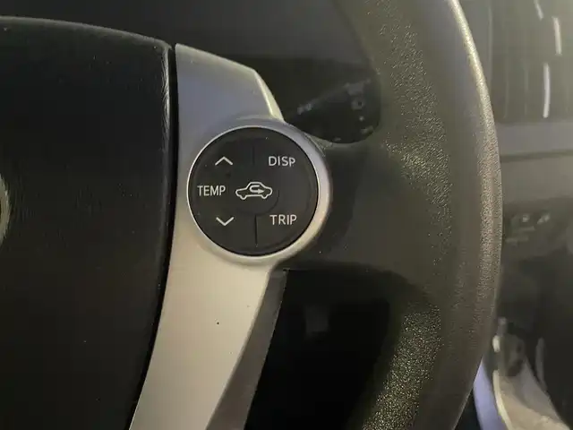 トヨタ プリウス S 群馬県 2015(平27)年 11.7万km シルバーM ワンオーナー/純正SDナビ　NSZT-W64/　(CD DVD Bluetooth SD DS AM FM）/バックカメラ/ビルトインETC/AC100V/HIDヘッドライト/オートライト/アイドリングストップ/電動格納ウィンカーミラー/ステアリングスイッチ/純正フロアマット/純正ドアバイザー/取扱説明書/保証書/スペアキー