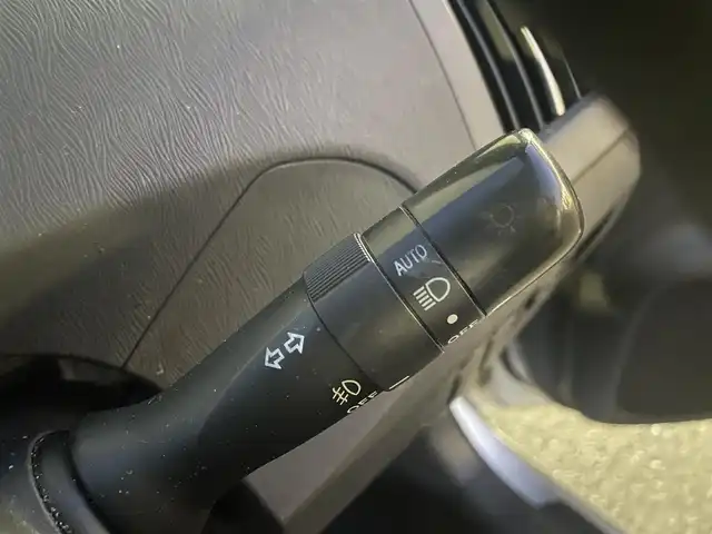 トヨタ プリウス S 群馬県 2015(平27)年 11.7万km シルバーM ワンオーナー/純正SDナビ　NSZT-W64/　(CD DVD Bluetooth SD DS AM FM）/バックカメラ/ビルトインETC/AC100V/HIDヘッドライト/オートライト/アイドリングストップ/電動格納ウィンカーミラー/ステアリングスイッチ/純正フロアマット/純正ドアバイザー/取扱説明書/保証書/スペアキー