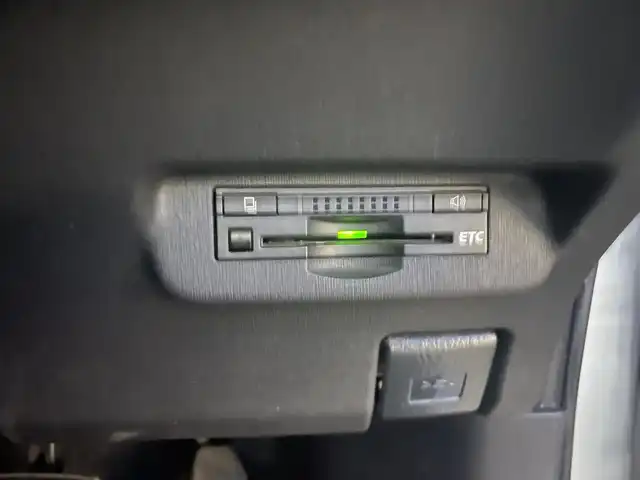 トヨタ プリウス S 群馬県 2015(平27)年 11.7万km シルバーM ワンオーナー/純正SDナビ　NSZT-W64/　(CD DVD Bluetooth SD DS AM FM）/バックカメラ/ビルトインETC/AC100V/HIDヘッドライト/オートライト/アイドリングストップ/電動格納ウィンカーミラー/ステアリングスイッチ/純正フロアマット/純正ドアバイザー/取扱説明書/保証書/スペアキー