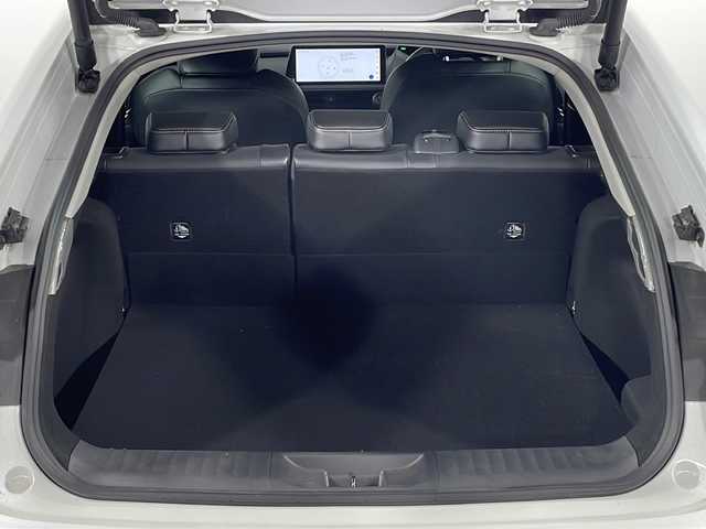 トヨタ プリウス Z 広島県 2023(令5)年 2.1万km プラチナホワイトパールマイカ 純正12.3型ディスプレイオーディオ /トヨタチームメイト（アドバンストパーク）/パノラミックビューモニター/黒革シート/パワーシート /シートヒーター/ベンチレーション/ステアリングヒーター /パワーバックドア /セーフティセンス/・プリクラッシュセーフティ/・レーントレーシングアシスト/・レーダークルーズコントロール/・アダプティブハイビーム/・プロアクティブドライビングアシスト/ブラインドスポットモニター/パーキングサポートブレーキ/AC100V/1500W電源　/ETC2.0/USB入力端子/純正19インチアルミホイール（195/50/R19)/エアバック（運転席/助手席/サイド）