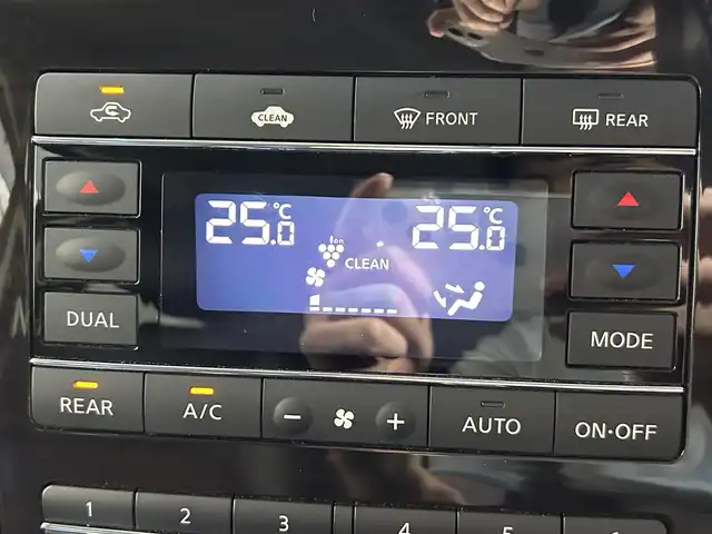 日産 エルグランド 250ハイウェイスターS 大阪府 2017(平29)年 6.6万km ブリリアントホワイトパール 純正ナビ　全周囲カメラ　Bluetooth　フルセグTV DVD再生　両側パワースライドドア　電動リアゲート　ハーフレザーシート　パーキングアシスト　オートライト　HIDヘッドライト　スマートキー2本