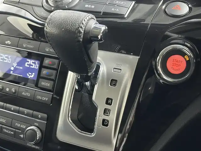 日産 エルグランド 250ハイウェイスターS 大阪府 2017(平29)年 6.6万km ブリリアントホワイトパール 純正ナビ　全周囲カメラ　Bluetooth　フルセグTV DVD再生　両側パワースライドドア　電動リアゲート　ハーフレザーシート　パーキングアシスト　オートライト　HIDヘッドライト　スマートキー2本