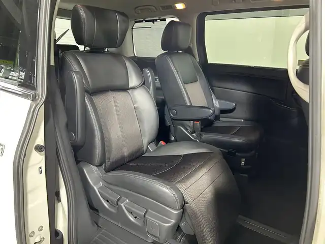 日産 エルグランド 250ハイウェイスターS 大阪府 2017(平29)年 6.6万km ブリリアントホワイトパール 純正ナビ　全周囲カメラ　Bluetooth　フルセグTV DVD再生　両側パワースライドドア　電動リアゲート　ハーフレザーシート　パーキングアシスト　オートライト　HIDヘッドライト　スマートキー2本