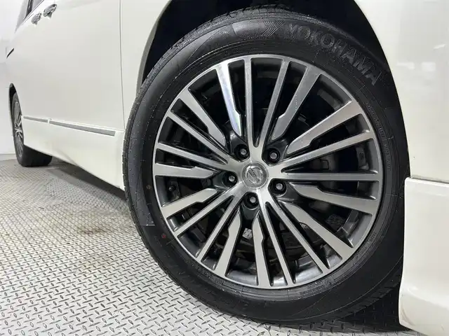 日産 エルグランド 250ハイウェイスターS 大阪府 2017(平29)年 6.6万km ブリリアントホワイトパール 純正ナビ　全周囲カメラ　Bluetooth　フルセグTV DVD再生　両側パワースライドドア　電動リアゲート　ハーフレザーシート　パーキングアシスト　オートライト　HIDヘッドライト　スマートキー2本