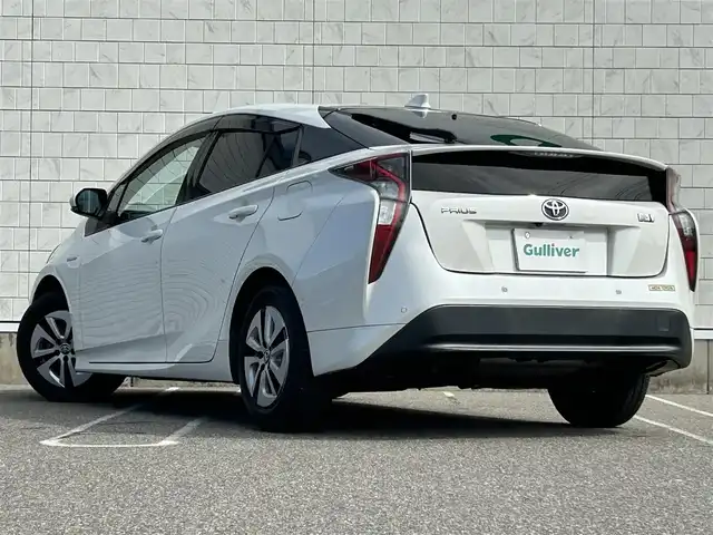 トヨタ プリウス A プレミアム 新潟県 2017(平29)年 5.2万km ホワイトパールクリスタルシャイン 衝突軽減/純正9型ナビ/(AM/FM/CD/BT/フルセグ)/バックカメラ/フロントカメラ/ETC2.0/レーダークルーズコントロール/BSM/ヘッドアップディスプレイ/コーナーセンサー/レザーシート/シートヒーター/パワーシート/革巻きステアリング/ステアリングスイッチ/AUTOハイビーム/AUTOライト/LEDヘッドライト/フォグランプ/トノカバー/横滑り防止/プッシュスタート/スマートキー