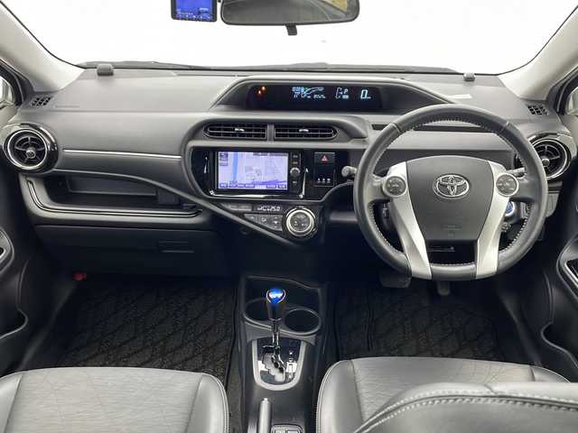 トヨタ アクア G ブラックソフトレザーセレ 千葉県 2017(平29)年 8.6万km ライムホワイトパールクリスタルシャイン 衝突軽減ブレーキ/レーンキープアシスト/純正SDナビ/社外フリップダウンモニター（ALPINE）/バックカメラ/CD/AM・FM/フルセグテレビ/Bluetooth/ドライブレコーダー（前後）/ビルトインETC/シートヒーター（前席）/フォグランプ/革巻きステアリング/ステアリングスイッチ/社外フロアマット/ドアバイザー/nanoe/純正15インチアルミホイール