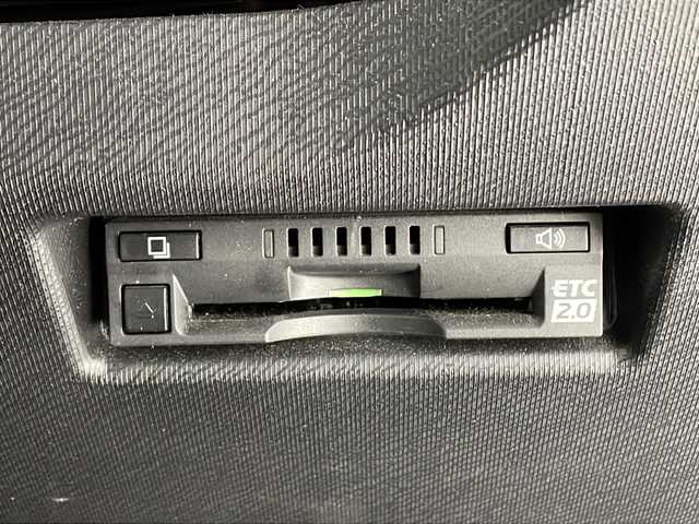 トヨタ アクア G ブラックソフトレザーセレ 千葉県 2017(平29)年 8.6万km ライムホワイトパールクリスタルシャイン 衝突軽減ブレーキ/レーンキープアシスト/純正SDナビ/社外フリップダウンモニター（ALPINE）/バックカメラ/CD/AM・FM/フルセグテレビ/Bluetooth/ドライブレコーダー（前後）/ビルトインETC/シートヒーター（前席）/フォグランプ/革巻きステアリング/ステアリングスイッチ/社外フロアマット/ドアバイザー/nanoe/純正15インチアルミホイール