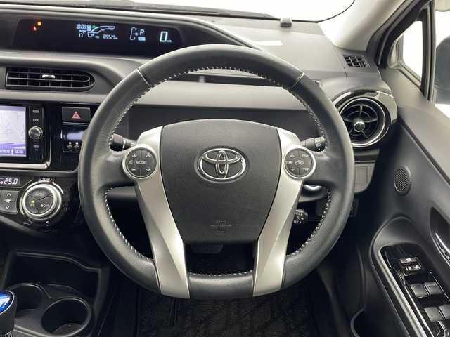 トヨタ アクア G ブラックソフトレザーセレ 千葉県 2017(平29)年 8.6万km ライムホワイトパールクリスタルシャイン 衝突軽減ブレーキ/レーンキープアシスト/純正SDナビ/社外フリップダウンモニター（ALPINE）/バックカメラ/CD/AM・FM/フルセグテレビ/Bluetooth/ドライブレコーダー（前後）/ビルトインETC/シートヒーター（前席）/フォグランプ/革巻きステアリング/ステアリングスイッチ/社外フロアマット/ドアバイザー/nanoe/純正15インチアルミホイール