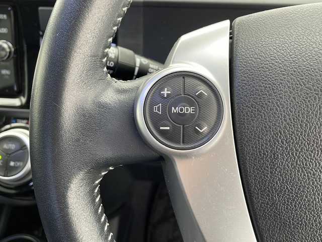 トヨタ アクア G ブラックソフトレザーセレ 千葉県 2017(平29)年 8.6万km ライムホワイトパールクリスタルシャイン 衝突軽減ブレーキ/レーンキープアシスト/純正SDナビ/社外フリップダウンモニター（ALPINE）/バックカメラ/CD/AM・FM/フルセグテレビ/Bluetooth/ドライブレコーダー（前後）/ビルトインETC/シートヒーター（前席）/フォグランプ/革巻きステアリング/ステアリングスイッチ/社外フロアマット/ドアバイザー/nanoe/純正15インチアルミホイール