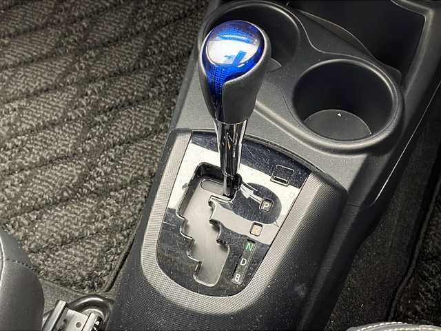 トヨタ アクア G ブラックソフトレザーセレ 千葉県 2017(平29)年 8.6万km ライムホワイトパールクリスタルシャイン 衝突軽減ブレーキ/レーンキープアシスト/純正SDナビ/社外フリップダウンモニター（ALPINE）/バックカメラ/CD/AM・FM/フルセグテレビ/Bluetooth/ドライブレコーダー（前後）/ビルトインETC/シートヒーター（前席）/フォグランプ/革巻きステアリング/ステアリングスイッチ/社外フロアマット/ドアバイザー/nanoe/純正15インチアルミホイール