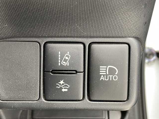 トヨタ アクア G ブラックソフトレザーセレ 千葉県 2017(平29)年 8.6万km ライムホワイトパールクリスタルシャイン 衝突軽減ブレーキ/レーンキープアシスト/純正SDナビ/社外フリップダウンモニター（ALPINE）/バックカメラ/CD/AM・FM/フルセグテレビ/Bluetooth/ドライブレコーダー（前後）/ビルトインETC/シートヒーター（前席）/フォグランプ/革巻きステアリング/ステアリングスイッチ/社外フロアマット/ドアバイザー/nanoe/純正15インチアルミホイール