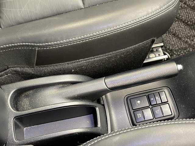 トヨタ アクア G ブラックソフトレザーセレ 千葉県 2017(平29)年 8.6万km ライムホワイトパールクリスタルシャイン 衝突軽減ブレーキ/レーンキープアシスト/純正SDナビ/社外フリップダウンモニター（ALPINE）/バックカメラ/CD/AM・FM/フルセグテレビ/Bluetooth/ドライブレコーダー（前後）/ビルトインETC/シートヒーター（前席）/フォグランプ/革巻きステアリング/ステアリングスイッチ/社外フロアマット/ドアバイザー/nanoe/純正15インチアルミホイール