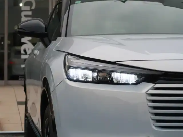 ホンダ ヴェゼル ハイブリッド e:HEV Z PLaYパッケージ 千葉県 2024(令6)年 0.9万km プレミアムサンライトホワイトパール パノラマルーフ/ホンダコネクトディスプレイ/ナビゲーション/フルセグTV/Bluetooth/AM/FM/USB/マルチビューカメラ/ホンダセンシング/BSI/ブラインドスポットインフォメーション/ハンズフリーアクセスパワーテールゲート/シートヒーター/ステアリングヒーター/ビルトインETC2.0/ハーフレザー/プレミアムオーディオ/純正18インチAW/レーダークルーズコントロール/パドルシフト/ワイヤレス充電/LEDヘッドライト/LEDフォグランプ/USB充電/スマートキー×2本/取説/保証書