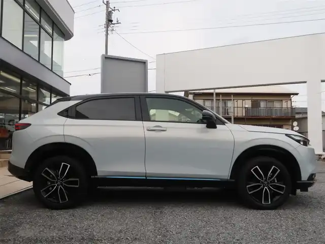 ホンダ ヴェゼル ハイブリッド e:HEV Z PLaYパッケージ 千葉県 2024(令6)年 0.9万km プレミアムサンライトホワイトパール パノラマルーフ/ホンダコネクトディスプレイ/ナビゲーション/フルセグTV/Bluetooth/AM/FM/USB/マルチビューカメラ/ホンダセンシング/BSI/ブラインドスポットインフォメーション/ハンズフリーアクセスパワーテールゲート/シートヒーター/ステアリングヒーター/ビルトインETC2.0/ハーフレザー/プレミアムオーディオ/純正18インチAW/レーダークルーズコントロール/パドルシフト/ワイヤレス充電/LEDヘッドライト/LEDフォグランプ/USB充電/スマートキー×2本/取説/保証書
