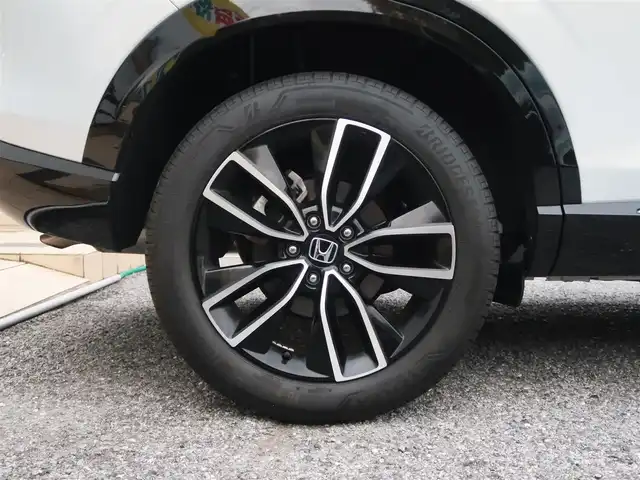 ホンダ ヴェゼル ハイブリッド e:HEV Z PLaYパッケージ 千葉県 2024(令6)年 0.9万km プレミアムサンライトホワイトパール パノラマルーフ/ホンダコネクトディスプレイ/ナビゲーション/フルセグTV/Bluetooth/AM/FM/USB/マルチビューカメラ/ホンダセンシング/BSI/ブラインドスポットインフォメーション/ハンズフリーアクセスパワーテールゲート/シートヒーター/ステアリングヒーター/ビルトインETC2.0/ハーフレザー/プレミアムオーディオ/純正18インチAW/レーダークルーズコントロール/パドルシフト/ワイヤレス充電/LEDヘッドライト/LEDフォグランプ/USB充電/スマートキー×2本/取説/保証書