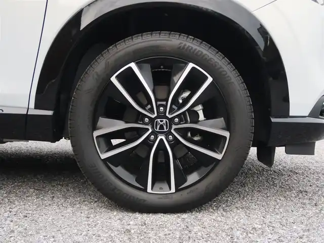 ホンダ ヴェゼル ハイブリッド e:HEV Z PLaYパッケージ 千葉県 2024(令6)年 0.9万km プレミアムサンライトホワイトパール パノラマルーフ/ホンダコネクトディスプレイ/ナビゲーション/フルセグTV/Bluetooth/AM/FM/USB/マルチビューカメラ/ホンダセンシング/BSI/ブラインドスポットインフォメーション/ハンズフリーアクセスパワーテールゲート/シートヒーター/ステアリングヒーター/ビルトインETC2.0/ハーフレザー/プレミアムオーディオ/純正18インチAW/レーダークルーズコントロール/パドルシフト/ワイヤレス充電/LEDヘッドライト/LEDフォグランプ/USB充電/スマートキー×2本/取説/保証書