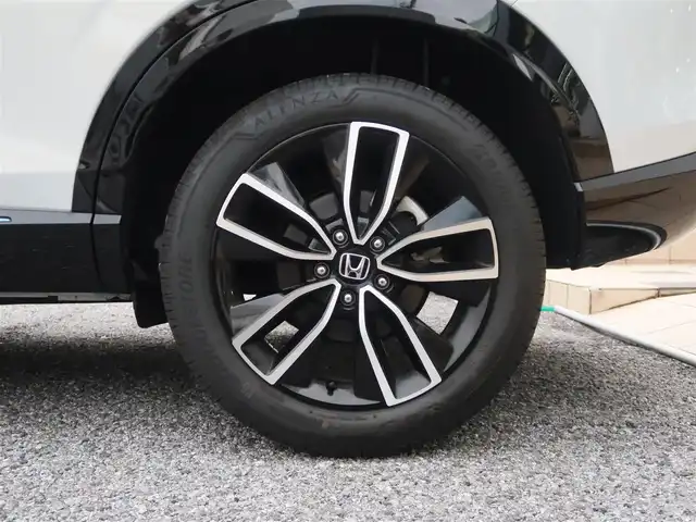 ホンダ ヴェゼル ハイブリッド e:HEV Z PLaYパッケージ 千葉県 2024(令6)年 0.9万km プレミアムサンライトホワイトパール パノラマルーフ/ホンダコネクトディスプレイ/ナビゲーション/フルセグTV/Bluetooth/AM/FM/USB/マルチビューカメラ/ホンダセンシング/BSI/ブラインドスポットインフォメーション/ハンズフリーアクセスパワーテールゲート/シートヒーター/ステアリングヒーター/ビルトインETC2.0/ハーフレザー/プレミアムオーディオ/純正18インチAW/レーダークルーズコントロール/パドルシフト/ワイヤレス充電/LEDヘッドライト/LEDフォグランプ/USB充電/スマートキー×2本/取説/保証書