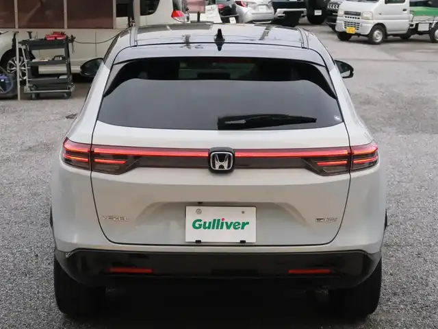 ホンダ ヴェゼル ハイブリッド e:HEV Z PLaYパッケージ 千葉県 2024(令6)年 0.9万km プレミアムサンライトホワイトパール パノラマルーフ/ホンダコネクトディスプレイ/ナビゲーション/フルセグTV/Bluetooth/AM/FM/USB/マルチビューカメラ/ホンダセンシング/BSI/ブラインドスポットインフォメーション/ハンズフリーアクセスパワーテールゲート/シートヒーター/ステアリングヒーター/ビルトインETC2.0/ハーフレザー/プレミアムオーディオ/純正18インチAW/レーダークルーズコントロール/パドルシフト/ワイヤレス充電/LEDヘッドライト/LEDフォグランプ/USB充電/スマートキー×2本/取説/保証書