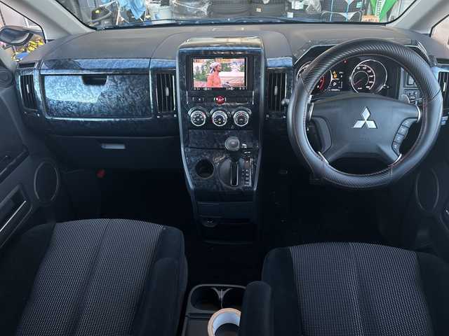三菱 デリカＤ：５ G－Power package 富山県 2010(平22)年 10.2万km ディープブラックマイカ ガラスルーフ/社外メモリーナビ/型式：AVIC-RZ99/【CD/DVD/BT/TV】/バックカメラ/両側パワースライドドア/パドルシフト/横滑り防止装置/電動格納ミラー/ビルトインETC/スマートキー/RAYSアルミホイール/純正フロアマット