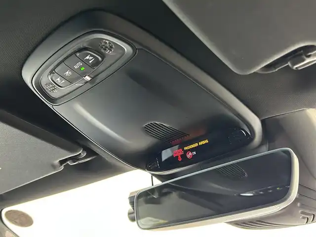 ボルボ Ｖ４０ T－5 Rデザイン 福岡県 2015(平27)年 5.6万km アイスホワイト 黒革　/ＡＣＣ／ＢＳＭ　/純正ナビ　/Ｂｌｕｅｔｏｏｔｈ　/バックカメラ　/メモリ付パワーシート　/前席シートヒーター　/パドルシフト　/スマートキー　/１８インチＡＤＶＡＮＲａｃｉｎｇ　/純正１８インチＡＷあり