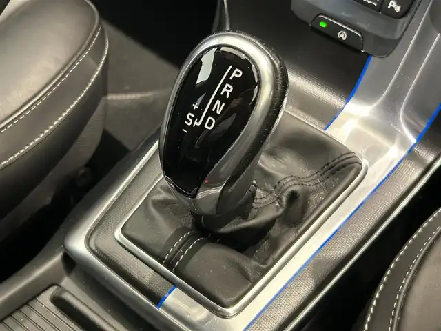 ボルボ Ｖ４０ T－5 Rデザイン 福岡県 2015(平27)年 5.6万km アイスホワイト 黒革　/ＡＣＣ／ＢＳＭ　/純正ナビ　/Ｂｌｕｅｔｏｏｔｈ　/バックカメラ　/メモリ付パワーシート　/前席シートヒーター　/パドルシフト　/スマートキー　/１８インチＡＤＶＡＮＲａｃｉｎｇ　/純正１８インチＡＷあり