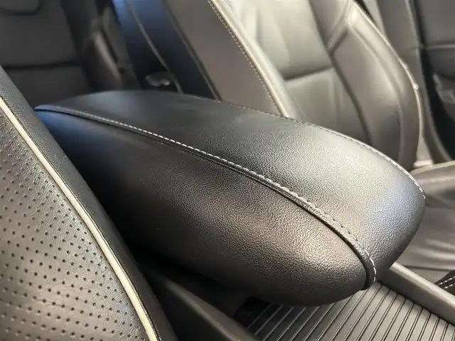 ボルボ Ｖ４０ T－5 Rデザイン 福岡県 2015(平27)年 5.6万km アイスホワイト 黒革　/ＡＣＣ／ＢＳＭ　/純正ナビ　/Ｂｌｕｅｔｏｏｔｈ　/バックカメラ　/メモリ付パワーシート　/前席シートヒーター　/パドルシフト　/スマートキー　/１８インチＡＤＶＡＮＲａｃｉｎｇ　/純正１８インチＡＷあり