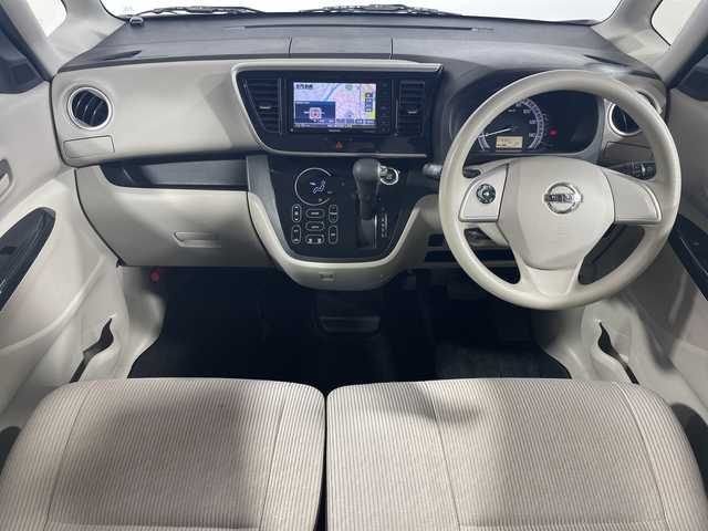 日産 デイズ ルークス ハイウェイスターターボ 神奈川県 2017(平29)年 7.7万km ホワイトパール 社外SDナビ(MDV-D505BTW)/(AM/FM/CD/DVD/Bluetooth/地デジ)/アラウンドビューモニター/ドライブレコーダー/衝突被害軽減システム/両側パワースライドドア/横滑り防止装置/ETC/ステアリングスイッチ/ドアバイザー/アイドリングストップ/ウィンカーミラー/電動格納ミラー/プッシュスタート/インテリジェントキー/後席サンシェード/イモビライザー/フロアマット