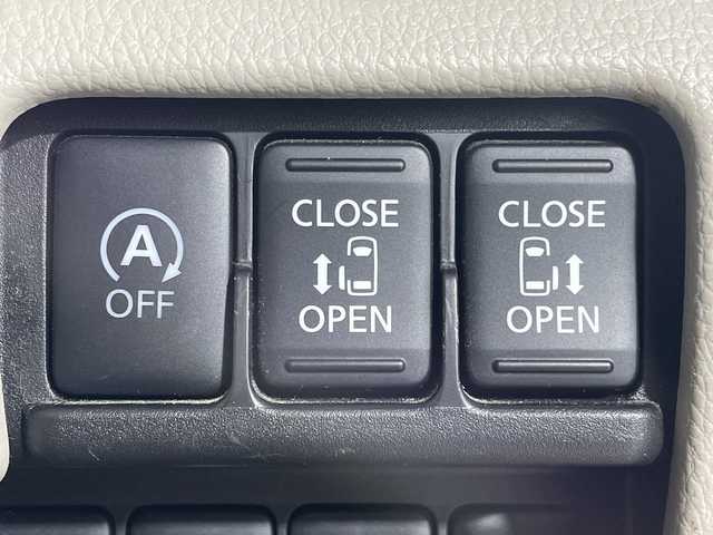 日産 デイズ ルークス ハイウェイスターターボ 神奈川県 2017(平29)年 7.7万km ホワイトパール 社外SDナビ(MDV-D505BTW)/(AM/FM/CD/DVD/Bluetooth/地デジ)/アラウンドビューモニター/ドライブレコーダー/衝突被害軽減システム/両側パワースライドドア/横滑り防止装置/ETC/ステアリングスイッチ/ドアバイザー/アイドリングストップ/ウィンカーミラー/電動格納ミラー/プッシュスタート/インテリジェントキー/後席サンシェード/イモビライザー/フロアマット