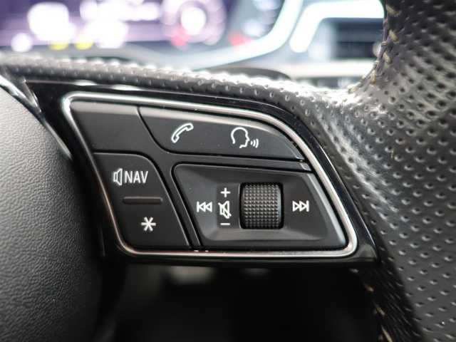 アウディ Ａ４ アバント2.0 TFSI クワトロ スポーツ Sライン P 静岡県 2016(平28)年 4.9万km 白 禁煙車/サンルーフ/4WD/MAXTONDESIGNエアロ（フロント／サイド／リア）/社外カーウェイ車高調（XA）/リア5面スモーク施工/バーチャルコックピット（12.3インチ液晶メーター）/プレセンスベーシック/プレセンスシティ/アクティブクルーズコントロール/アクティブレーンアシスト/メーカー純正ナビ/　CD/DVD/USB/BT/AUX/SD/フルセグTV/バックカメラ/ETC/パドルシフト/前席パワーシート／シートヒーター/前後コーナーセンサー/パワーバックドア/マトリクスLEDヘッドライト/ルーフレール/純正フロアマット/取扱説明書／保証書