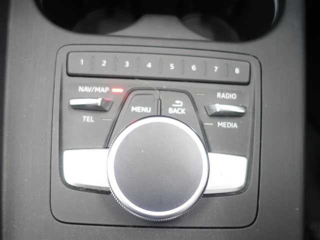 アウディ Ａ４ アバント2.0 TFSI クワトロ スポーツ Sライン P 静岡県 2016(平28)年 4.9万km 白 禁煙車/サンルーフ/4WD/MAXTONDESIGNエアロ（フロント／サイド／リア）/社外カーウェイ車高調（XA）/リア5面スモーク施工/バーチャルコックピット（12.3インチ液晶メーター）/プレセンスベーシック/プレセンスシティ/アクティブクルーズコントロール/アクティブレーンアシスト/メーカー純正ナビ/　CD/DVD/USB/BT/AUX/SD/フルセグTV/バックカメラ/ETC/パドルシフト/前席パワーシート／シートヒーター/前後コーナーセンサー/パワーバックドア/マトリクスLEDヘッドライト/ルーフレール/純正フロアマット/取扱説明書／保証書