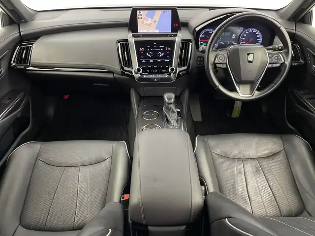 トヨタ クラウン ハイブリッド RS アドバンス 鹿児島県 2019(平31)年 5.8万km シルバーM サンルーフ/純正ナビ/(フルセグ BT Miracast USB CD DVD FM AM）/ETC/ドライブレコーダー(ZDR035)/パノラミックビューモニター/トヨタセーフティセンス/・衝突被害軽減ブレーキ (プリクラッシュセーフティ)																									/・ハンドル操作サポート (レーントレーシングアシスト)																									/・追従ドライブ支援機能 (レーダークルーズコントロール)																									/・車線はみ出しアラート (レーンディパーチャーアラート)																									/・自動ハイビーム (オートマチックハイビーム)																									/パーキングアシスト/メモリ付パワーシート/レザーシート/シートヒーター/シートベンチレーション/パドルシフト/スマートキー/プッシュスタート/ＬＥＤヘッドライト/オートライト/電動格納ウインカーミラー/純正フロアマット/純正18インチアルミホイール