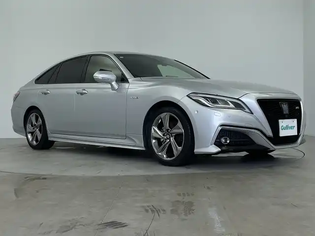 トヨタ クラウン ハイブリッド RS アドバンス 鹿児島県 2019(平31)年 5.8万km シルバーM サンルーフ/純正ナビ/(フルセグ BT Miracast USB CD DVD FM AM）/ETC/ドライブレコーダー(ZDR035)/パノラミックビューモニター/トヨタセーフティセンス/・衝突被害軽減ブレーキ (プリクラッシュセーフティ)																									/・ハンドル操作サポート (レーントレーシングアシスト)																									/・追従ドライブ支援機能 (レーダークルーズコントロール)																									/・車線はみ出しアラート (レーンディパーチャーアラート)																									/・自動ハイビーム (オートマチックハイビーム)																									/パーキングアシスト/メモリ付パワーシート/レザーシート/シートヒーター/シートベンチレーション/パドルシフト/スマートキー/プッシュスタート/ＬＥＤヘッドライト/オートライト/電動格納ウインカーミラー/純正フロアマット/純正18インチアルミホイール