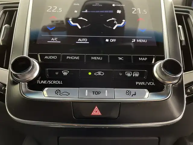 トヨタ クラウン ハイブリッド RS アドバンス 鹿児島県 2019(平31)年 5.8万km シルバーM サンルーフ/純正ナビ/(フルセグ BT Miracast USB CD DVD FM AM）/ETC/ドライブレコーダー(ZDR035)/パノラミックビューモニター/トヨタセーフティセンス/・衝突被害軽減ブレーキ (プリクラッシュセーフティ)																									/・ハンドル操作サポート (レーントレーシングアシスト)																									/・追従ドライブ支援機能 (レーダークルーズコントロール)																									/・車線はみ出しアラート (レーンディパーチャーアラート)																									/・自動ハイビーム (オートマチックハイビーム)																									/パーキングアシスト/メモリ付パワーシート/レザーシート/シートヒーター/シートベンチレーション/パドルシフト/スマートキー/プッシュスタート/ＬＥＤヘッドライト/オートライト/電動格納ウインカーミラー/純正フロアマット/純正18インチアルミホイール