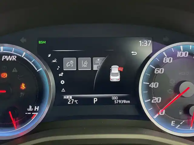 トヨタ クラウン ハイブリッド RS アドバンス 鹿児島県 2019(平31)年 5.8万km シルバーM サンルーフ/純正ナビ/(フルセグ BT Miracast USB CD DVD FM AM）/ETC/ドライブレコーダー(ZDR035)/パノラミックビューモニター/トヨタセーフティセンス/・衝突被害軽減ブレーキ (プリクラッシュセーフティ)																									/・ハンドル操作サポート (レーントレーシングアシスト)																									/・追従ドライブ支援機能 (レーダークルーズコントロール)																									/・車線はみ出しアラート (レーンディパーチャーアラート)																									/・自動ハイビーム (オートマチックハイビーム)																									/パーキングアシスト/メモリ付パワーシート/レザーシート/シートヒーター/シートベンチレーション/パドルシフト/スマートキー/プッシュスタート/ＬＥＤヘッドライト/オートライト/電動格納ウインカーミラー/純正フロアマット/純正18インチアルミホイール
