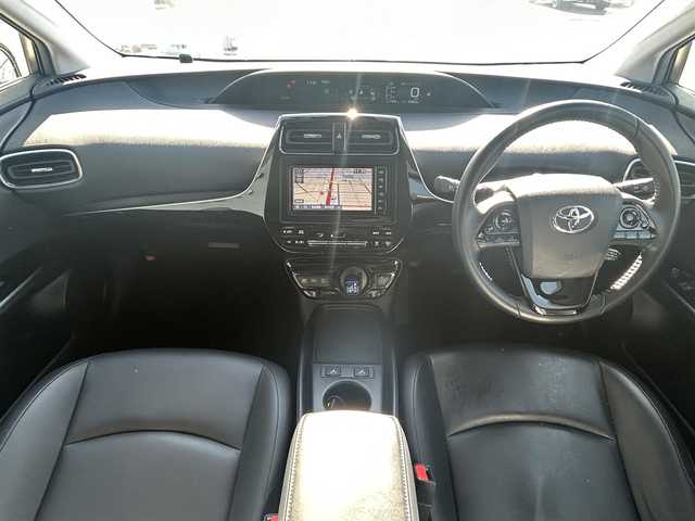 トヨタ クラウン ハイブリッド RS アドバンス 広島県 2019(平31)年 5.8万km シルバーM サンルーフ/純正ナビ　/　「Bluetooth/フルセグ/CD/DVD」　/全方位カメラ　/クリアランスソナー/シートヒーター　/ブラインドスポットモニター　/レーダークルーズコントロール/ヘッドアップディスプレイ　/ステアリングヒーター　/シートメモリ　/本革シート/パドルシフト　/前席パワーシート　/ＥＴＣ/前後ドライブレコーダー/オートマチックハイビーム/LEDヘッドライト（AUTO機能付き）/衝突軽減ブレーキシステム/車線逸脱防止システム/横滑り防止装置/スマートキー/プッシュスタート/ナビ取扱説明書/保証書/取扱説明書