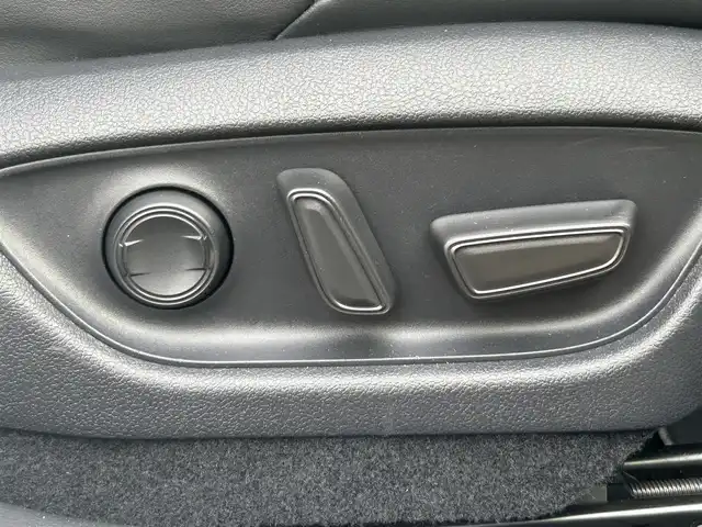 トヨタ クラウン ハイブリッド RS アドバンス 広島県 2019(平31)年 5.8万km シルバーM サンルーフ/純正ナビ　/　「Bluetooth/フルセグ/CD/DVD」　/全方位カメラ　/クリアランスソナー/シートヒーター　/ブラインドスポットモニター　/レーダークルーズコントロール/ヘッドアップディスプレイ　/ステアリングヒーター　/シートメモリ　/本革シート/パドルシフト　/前席パワーシート　/ＥＴＣ/前後ドライブレコーダー/オートマチックハイビーム/LEDヘッドライト（AUTO機能付き）/衝突軽減ブレーキシステム/車線逸脱防止システム/横滑り防止装置/スマートキー/プッシュスタート/ナビ取扱説明書/保証書/取扱説明書