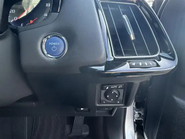 トヨタ クラウン ハイブリッド RS アドバンス 広島県 2019(平31)年 5.8万km シルバーM サンルーフ/純正ナビ　/　「Bluetooth/フルセグ/CD/DVD」　/全方位カメラ　/クリアランスソナー/シートヒーター　/ブラインドスポットモニター　/レーダークルーズコントロール/ヘッドアップディスプレイ　/ステアリングヒーター　/シートメモリ　/本革シート/パドルシフト　/前席パワーシート　/ＥＴＣ/前後ドライブレコーダー/オートマチックハイビーム/LEDヘッドライト（AUTO機能付き）/衝突軽減ブレーキシステム/車線逸脱防止システム/横滑り防止装置/スマートキー/プッシュスタート/ナビ取扱説明書/保証書/取扱説明書