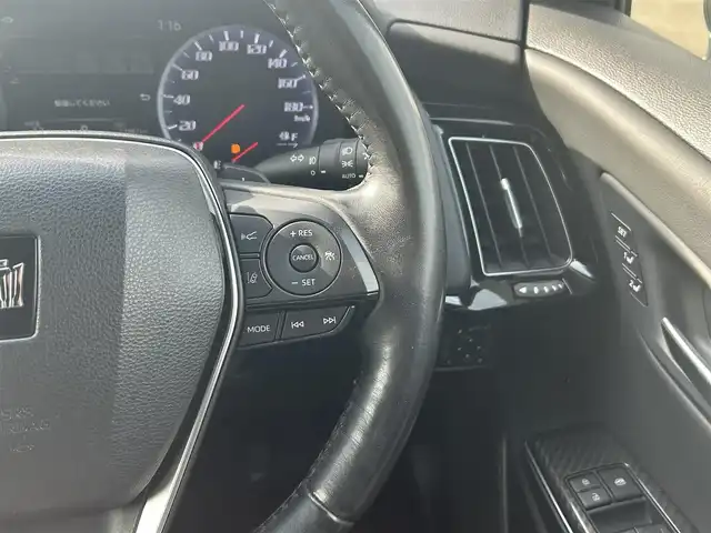 トヨタ クラウン ハイブリッド RS アドバンス 広島県 2019(平31)年 5.8万km シルバーM サンルーフ/純正ナビ　/　「Bluetooth/フルセグ/CD/DVD」　/全方位カメラ　/クリアランスソナー/シートヒーター　/ブラインドスポットモニター　/レーダークルーズコントロール/ヘッドアップディスプレイ　/ステアリングヒーター　/シートメモリ　/本革シート/パドルシフト　/前席パワーシート　/ＥＴＣ/前後ドライブレコーダー/オートマチックハイビーム/LEDヘッドライト（AUTO機能付き）/衝突軽減ブレーキシステム/車線逸脱防止システム/横滑り防止装置/スマートキー/プッシュスタート/ナビ取扱説明書/保証書/取扱説明書