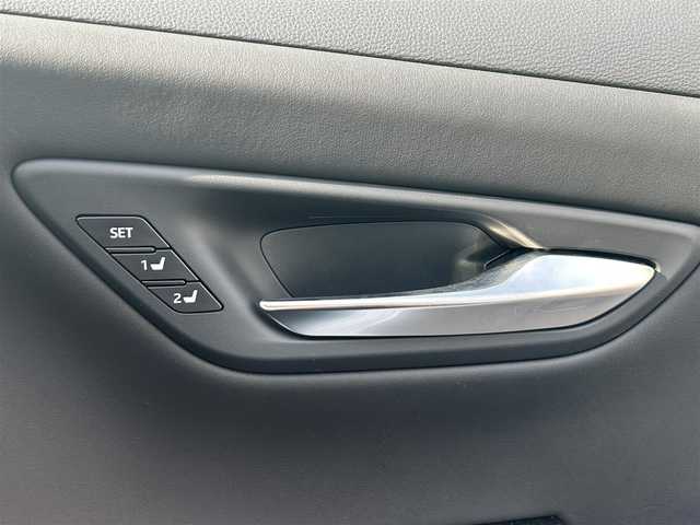 トヨタ クラウン ハイブリッド RS アドバンス 広島県 2019(平31)年 5.8万km シルバーM サンルーフ/純正ナビ　/　「Bluetooth/フルセグ/CD/DVD」　/全方位カメラ　/クリアランスソナー/シートヒーター　/ブラインドスポットモニター　/レーダークルーズコントロール/ヘッドアップディスプレイ　/ステアリングヒーター　/シートメモリ　/本革シート/パドルシフト　/前席パワーシート　/ＥＴＣ/前後ドライブレコーダー/オートマチックハイビーム/LEDヘッドライト（AUTO機能付き）/衝突軽減ブレーキシステム/車線逸脱防止システム/横滑り防止装置/スマートキー/プッシュスタート/ナビ取扱説明書/保証書/取扱説明書