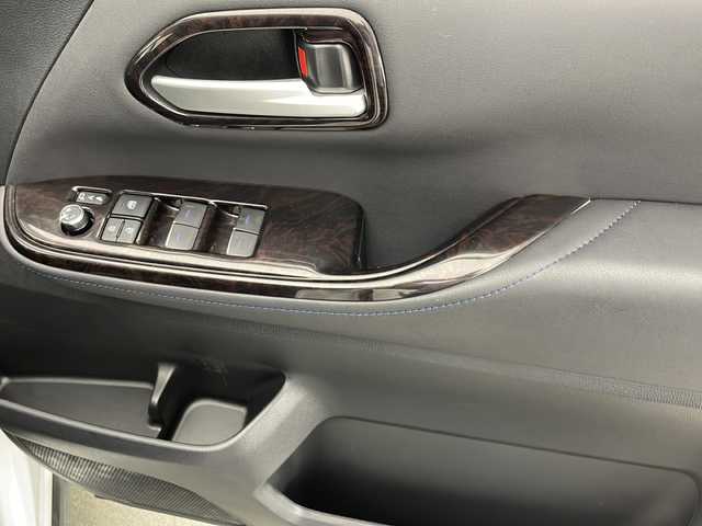 トヨタ ヴォクシー S－Z 宮崎県 2024(令6)年 2.1万km ホワイトパールクリスタルシャイン 禁煙車/トヨタセーフティセンス/純正10.5型ディスプレイオーディオナビTV/（T-CONNECT/Bluetooth/CD/DVD/フルセグTV)/純正14.1型リアフリップダウンモニター/（V14T-R72R）/純正ビルトイン2.0ETC/純正LEDオートライト/純正18インチアルミ/純正フロアマット/両側電動スライドドア/パワーバックドア/プリクラッシュセーフティ/アダプティブクルーズコントロール/レーンディパーチャーアラート/オートマチックハイビーム/電子パーキング/オートホールド/ハーフレザーシート/シートヒーター/Wオートエアコン（ナノイーX）/本革巻ハンドル/ウインカードアミラー/スマートキー/プッシュエンジンスタート/新車時保証書/取扱い説明書