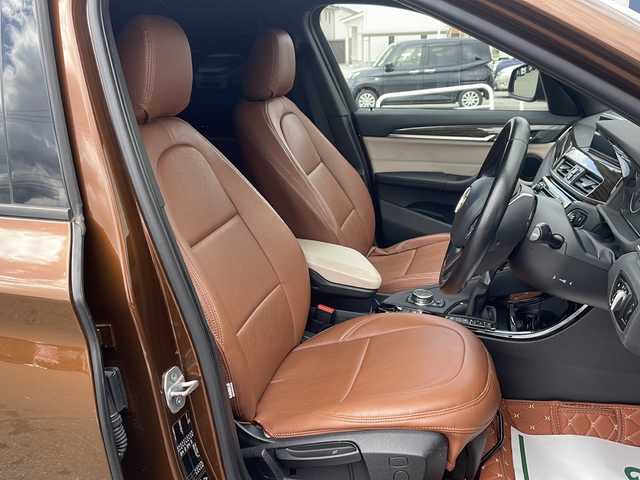 ＢＭＷ Ｘ１ xDrive 20i 山形県 2015(平27)年 5.6万km 茶 禁煙車/４WD/純正ナビ（CD.DVD.Bluetooth.AUX）/バックカメラ/アイドリングストップ/ヒートシーター/サンルーフ/スマートキー/横滑り防止装置/コーナーセンサー/ABS/エアバッグWサイド