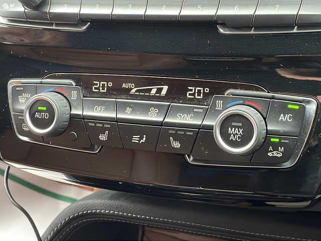 ＢＭＷ Ｘ１ xDrive 20i 山形県 2015(平27)年 5.6万km 茶 禁煙車/４WD/純正ナビ（CD.DVD.Bluetooth.AUX）/バックカメラ/アイドリングストップ/ヒートシーター/サンルーフ/スマートキー/横滑り防止装置/コーナーセンサー/ABS/エアバッグWサイド