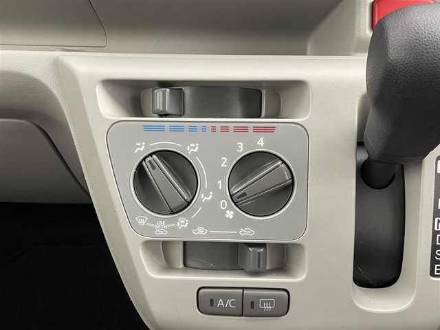 スバル プレオ プラス L スマートアシスト 道央・札幌 2017(平29)年 12.1万km ブラックマイカメタリック ・４WD/・カーステレオ/・CD/AM/FM/AUX/・スマートアシスト/・レーンキープアシスト/・横滑り防止装置/・盗難防止装置/・コーナーセンサー前後/・純正14インチAW/・社外14インチAW＋スタッドレスタイヤ積込/・LEDヘッドライト/・オートライト/・オートマチックハイビーム/・ライトレベライザー/・純正フロアマット/・保証書/・取扱説明書