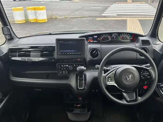 ホンダ Ｎ ＢＯＸ カスタム L 京都府 2021(令3)年 5.8万km クリスタルブラックパール ・7インチSDナビ(CN-E300D)/　ワンセグ/　バックカメラ/　CD再生/　Bluetooth/・USBポート/・ステアリングスイッチ/・クルコン/・パーキングセンサー/・横滑り防止機能/・車線逸脱警告/・衝突軽減システム/・ECONモード/・片側パワースライドドア/・純正14インチAW/・純正マット/・純正バイザー/・ETC/・取説/保証書/・スペアキー